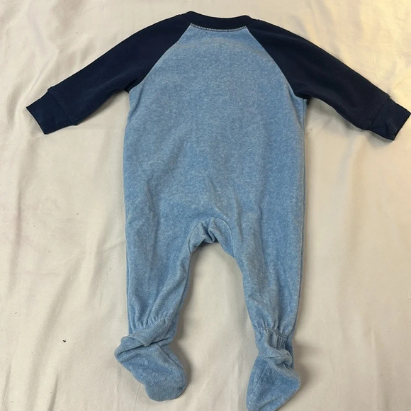Carter's - long sleeve footed fleece sleeper/pajamas. Size 3 months - Picture 3 of 4
